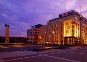 sheraton-bratislava-hotel-bratislava-exterior-square-view-1600x900.jpg