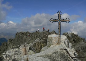 2009-09-23-364-horolezci-prichadzajuci-na-gerlach-od-zadneho-gerlachu.jpg