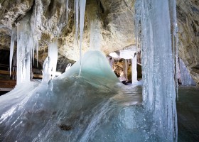 deman-ice-cave1.jpg