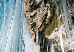 deman-ice-cave2.jpg