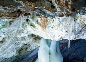 dobsin-ice-cave2.jpg